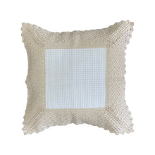 Cargar imagen en el visor de la galería, Almohadita Piquet Renda