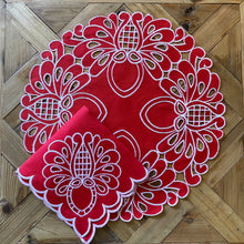 Cargar imagen en el visor de la galería, Set Individuales Richelieu Redondo con Servilletas