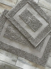 Cargar imagen en el visor de la galería, Alfombra de Baño Moldura
