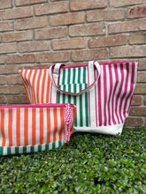 Cargar imagen en el visor de la galería, Bolso de Playa Rayas Multicolor
