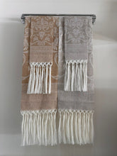 Cargar imagen en el visor de la galería, Set Guest Towels Tessitura Damasco Rustica con Flecos
