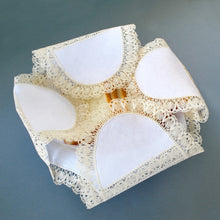 Cargar imagen en el visor de la galería, Panera con Encaje Crema MER
